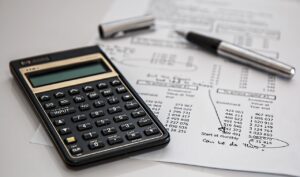 Simplifier la gestion des salaires grâce à un service de paie externalisé