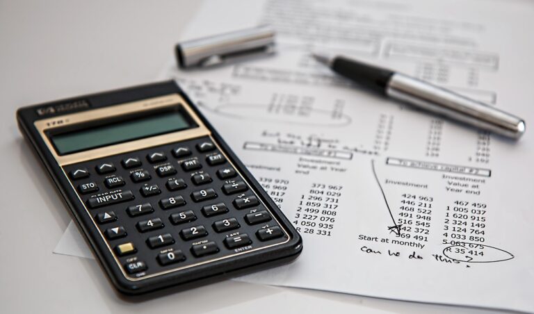Simplifier la gestion des salaires grâce à un service de paie externalisé