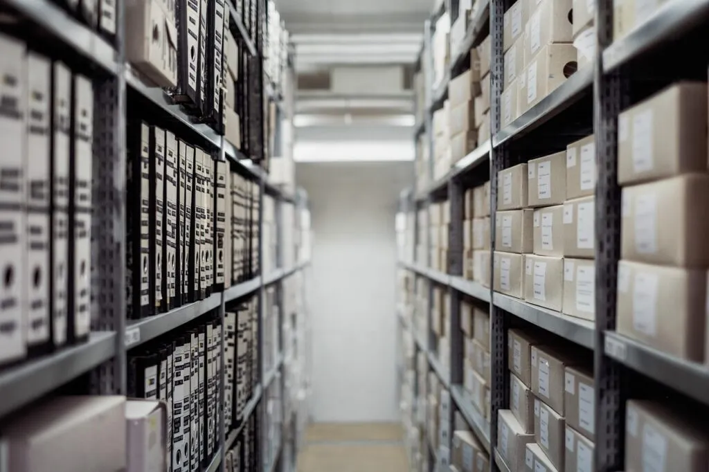 Quels sont les différents types d'archives intermédiaires dans une entreprise ?