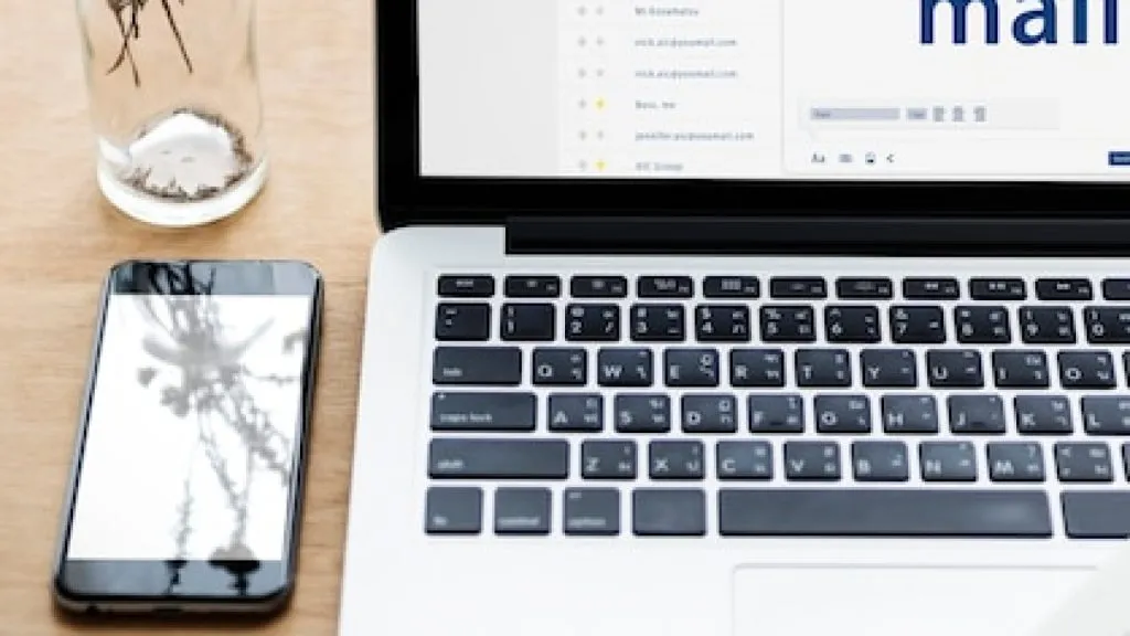 Comment contacter rapidement les pharmacies de sa région pour une prospection efficace ?
