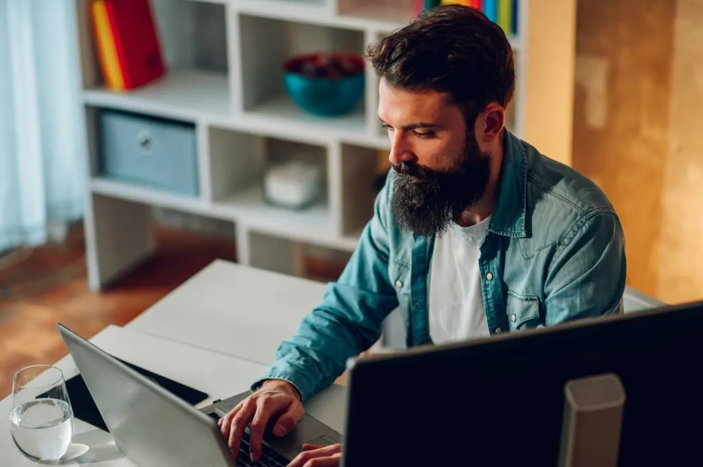 référencement agence web outils suivi positionnement optimiser SEO site internet mots clés webmarketing marketing digital communication